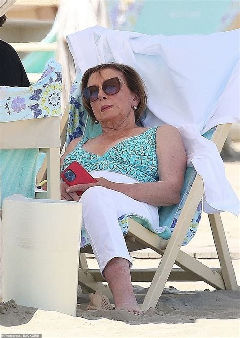 Hilarity follows Pelosi beach photo as she hobnobs at swanky。